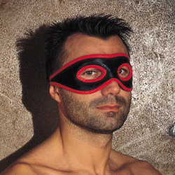 Rouge et Noir en cuir Masque